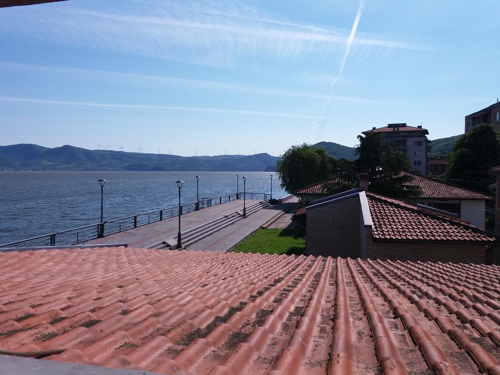 Appartement Zlatna Ribica à Golubac Extérieur photo