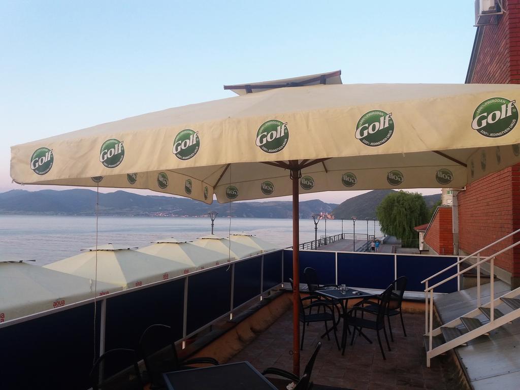 Appartement Zlatna Ribica à Golubac Extérieur photo